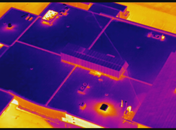 
Visuel d’une toiture filmée par imagerie thermique à l’aide d’un drone